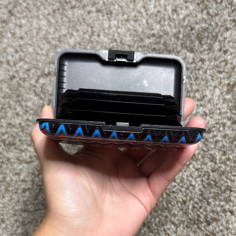 Colorful Zigzag Pattern Wallet - Picture 4 of 5